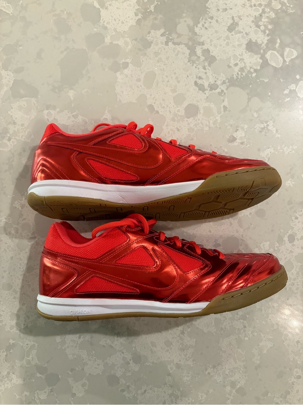 Nike Gato Men’s 11 NWT Metallic Red